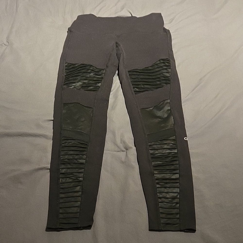 ALO Yoga Charcoal Leggings with Ribbed Panels